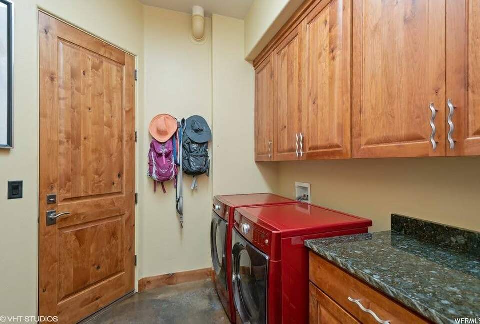 Home Exchange in St. George, UT, Mud Room with Washer/Dryer