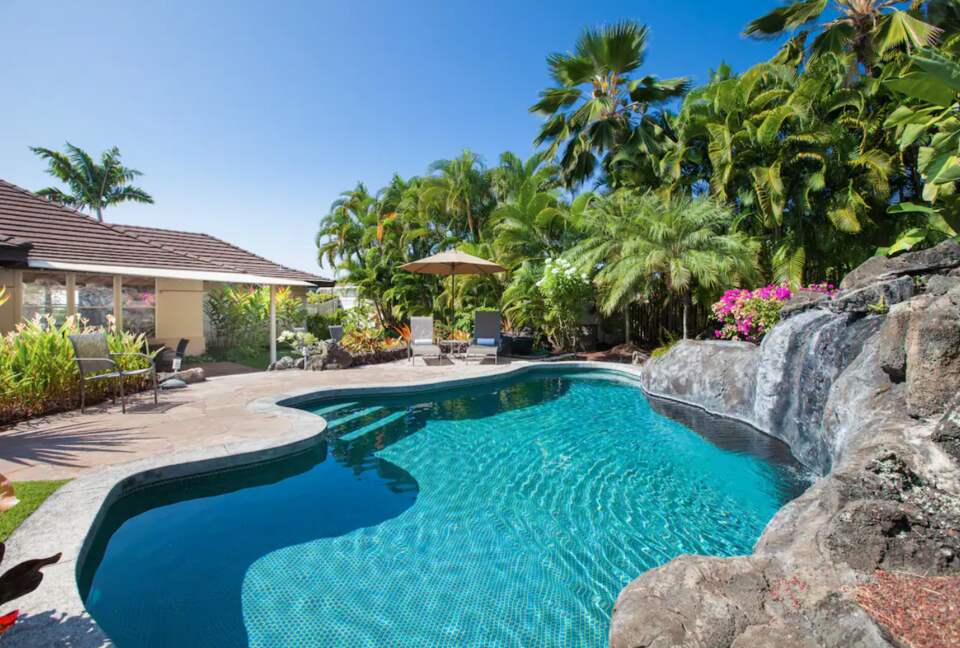 Hawaiian paradise with solar-heated pool