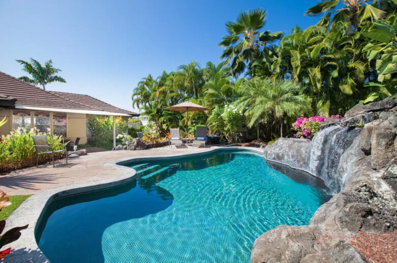 Hawaiian paradise with solar-heated pool