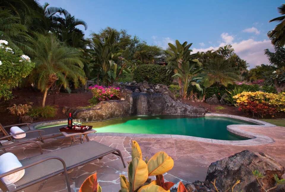 Hawaiian paradise with solar-heated pool