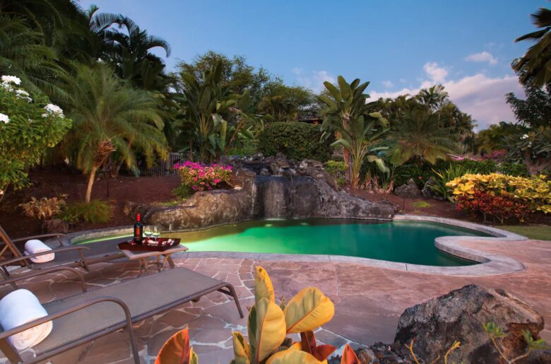 Hawaiian paradise with solar-heated pool