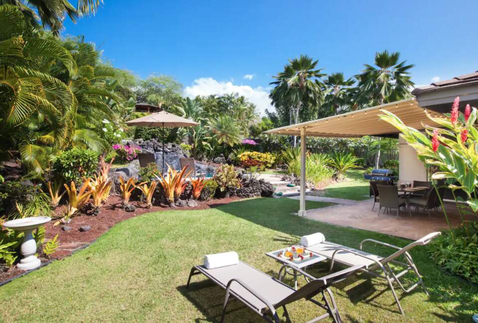 Hawaiian paradise lush backyard
