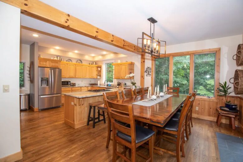 Home Exchange in Fairway, NC, kitchen and dining