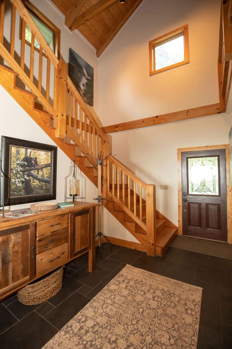 Home Exchange in Fairway, NC, foyer with high ceilings