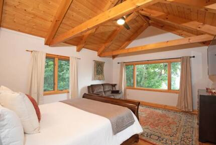 Home Exchange in Fairway, NC, master bedroom with a view