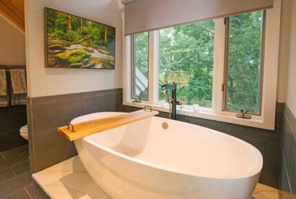 Home Exchange in Fairway, NC, super sized tub