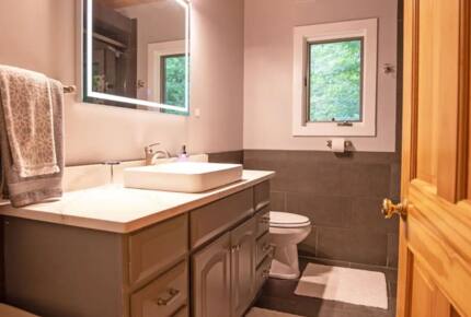 Home Exchange in Fairway, NC, first floor full bathroom