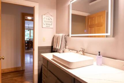 Home Exchange in Fairway, NC, first floor full upgraded bathroom