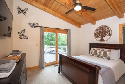 Home Exchange in Fairway, NC, guest bedroom with queen bed