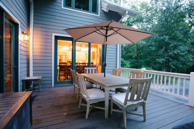 Home Exchange in Fairview, NC, dining table on the patio