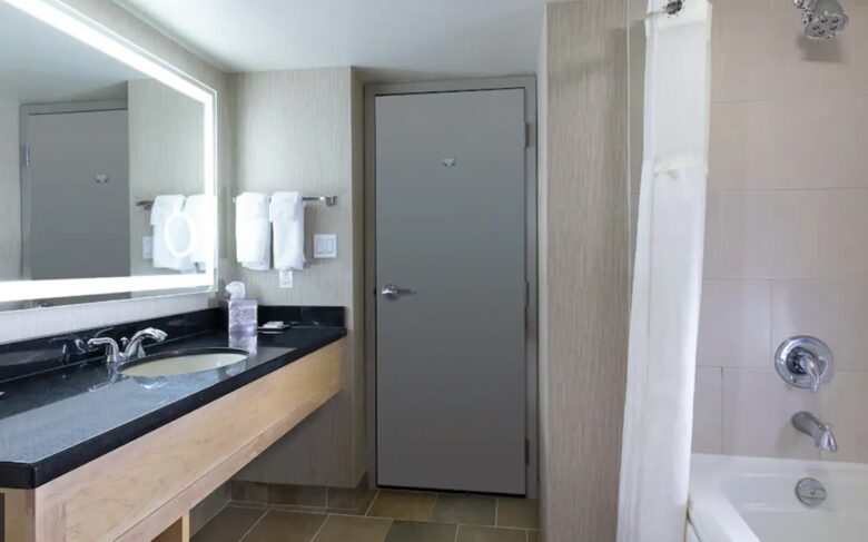 Bathroom with shower/tub combo