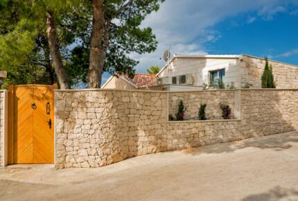 Maison Mala WATERFRONT - Selca, Croatia