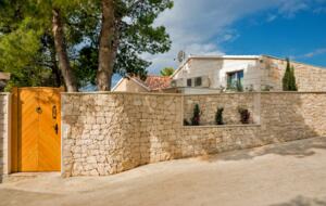 Maison Mala WATERFRONT - Selca, Croatia