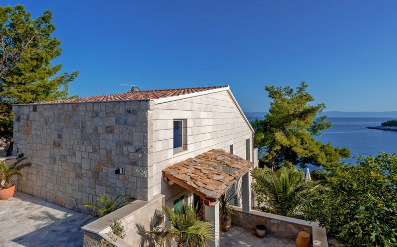 Maison Mala WATERFRONT - Selca, Croatia