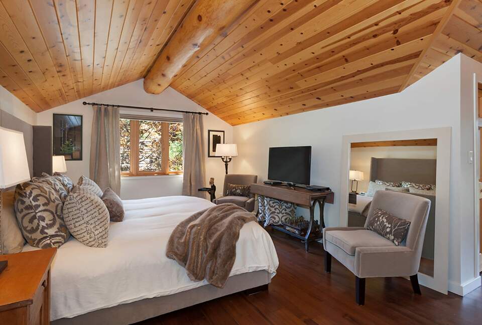 Authentic Whistler Ski Chalet - Whistler, Canada