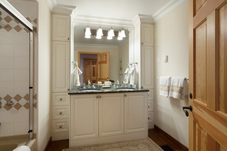 Authentic Whistler Ski Chalet - Whistler, Canada