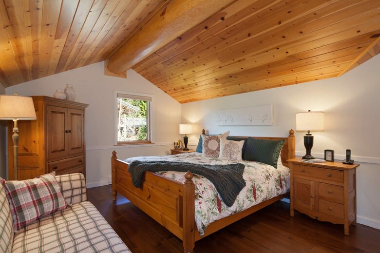 Authentic Whistler Ski Chalet - Whistler, Canada