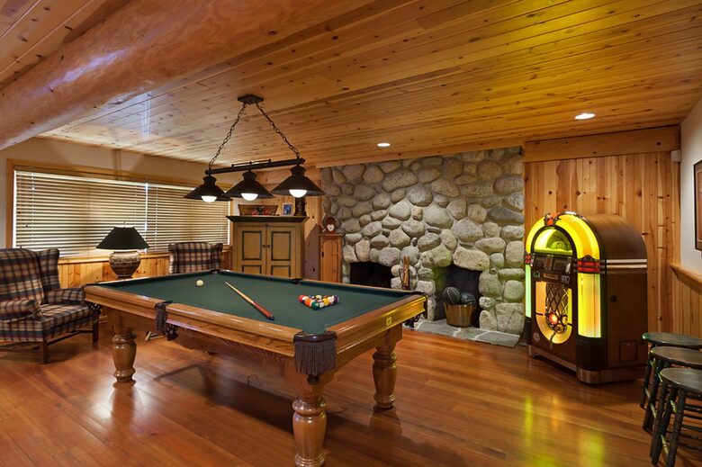 Authentic Whistler Ski Chalet - Whistler, Canada