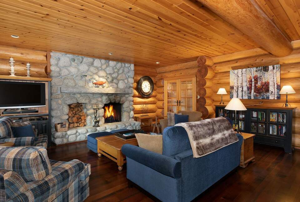 Authentic Whistler Ski Chalet - Whistler, Canada