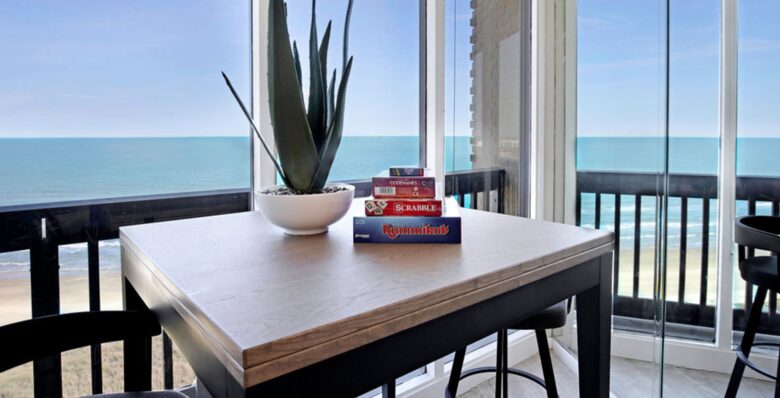 Small gaming table to have some fun