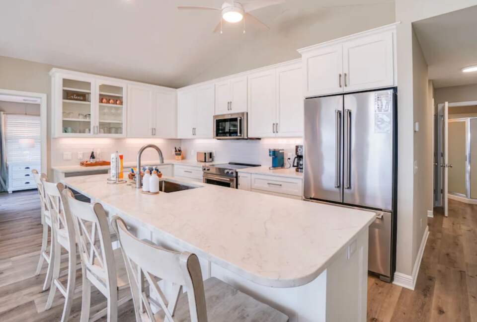 Beautiful open kitchen with island