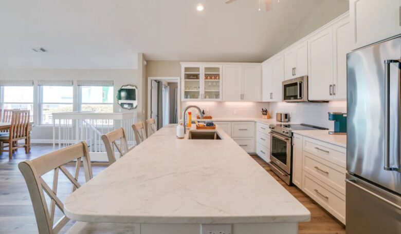 Beautiful open kitchen with island