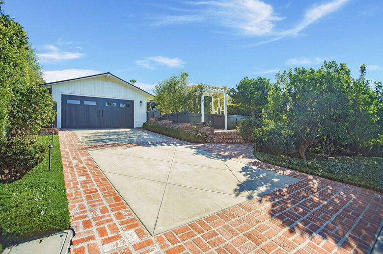 Home Exchange in Laguna Beach, CA, front of the charming home
