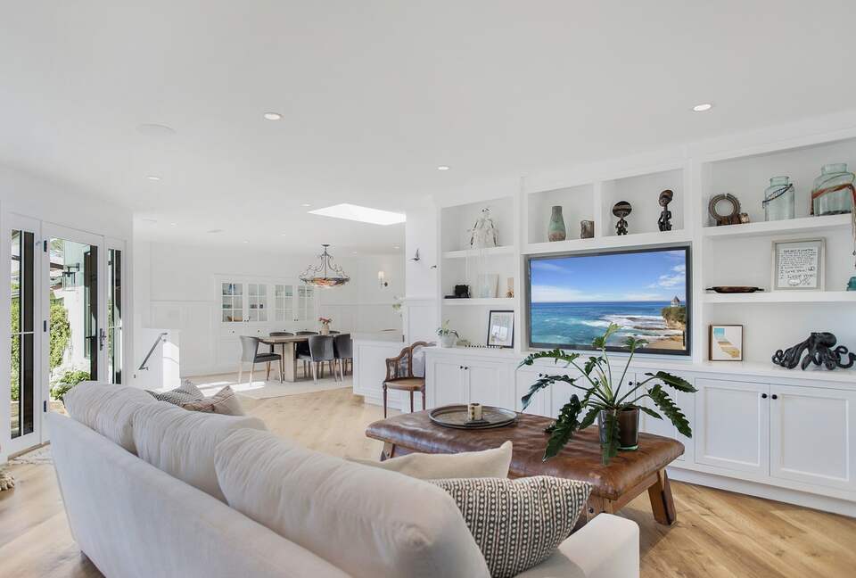 Home Exchange in Laguna Beach, CA, cozy family room with large TV