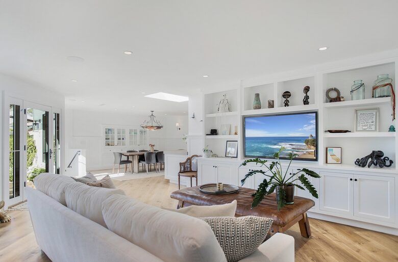 Home Exchange in Laguna Beach, CA, cozy family room with large TV