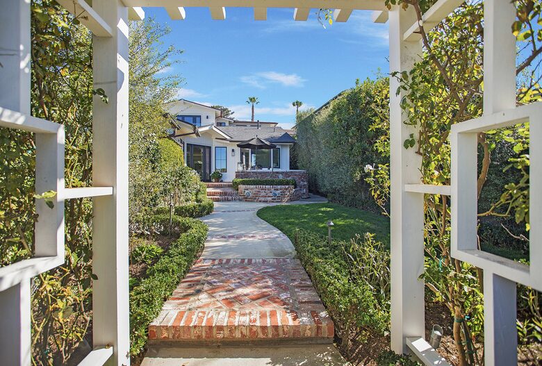 Home Exchange in Laguna Beach, CA, charming modern cottage!