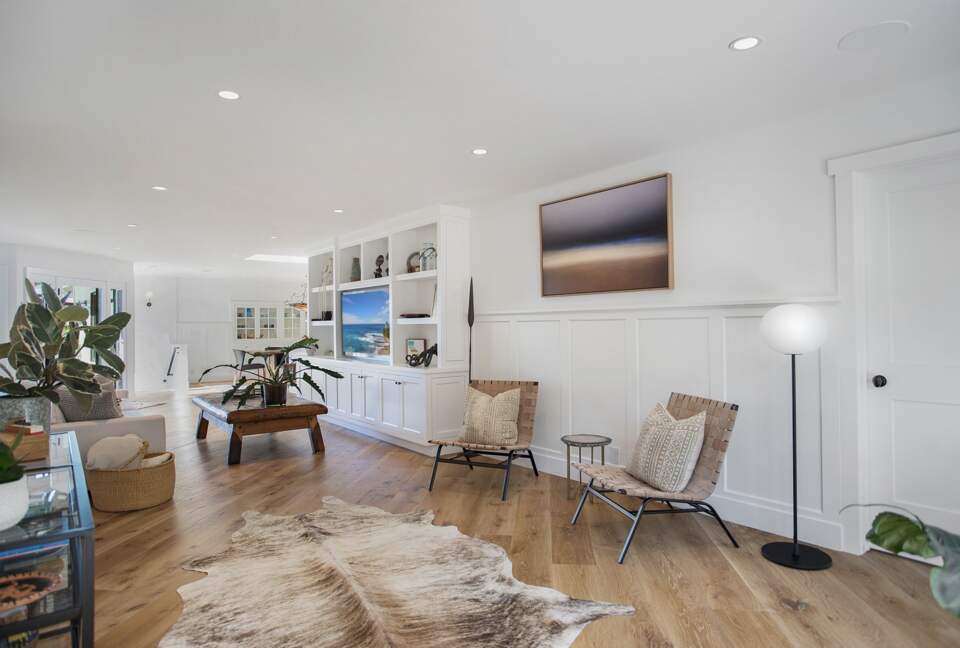Home Exchange in Laguna Beach, CA, family room with modern furnishings