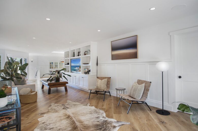 Home Exchange in Laguna Beach, CA, family room with modern furnishings