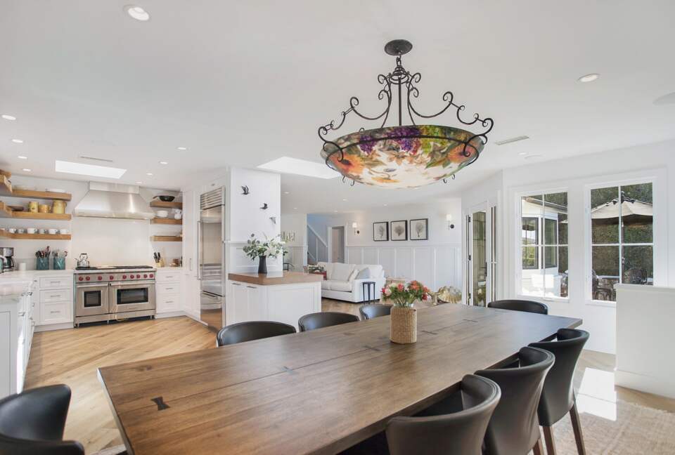 Home Exchange in Laguna Beach, CA, dining room with unique light