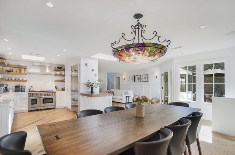 Home Exchange in Laguna Beach, CA, dining room with unique light