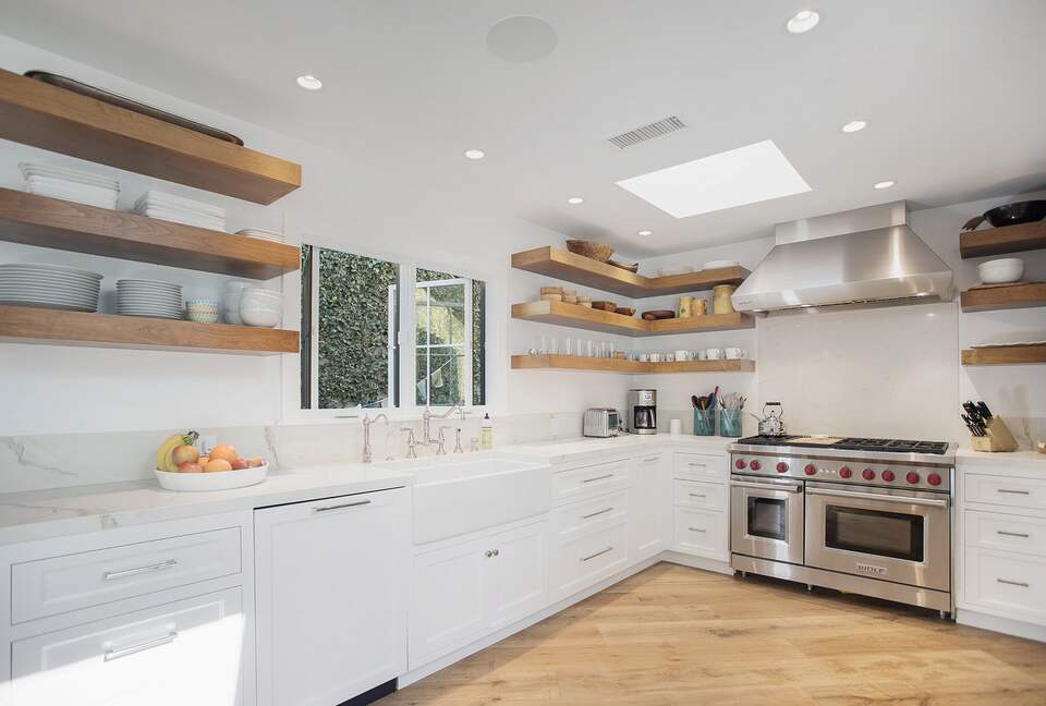 Home Exchange in Laguna Beach, CA, bright kitchen with farmhouse sink