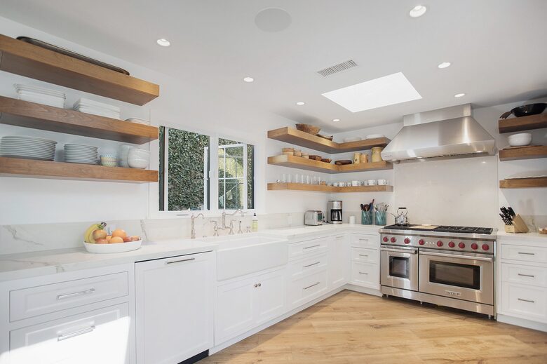 Home Exchange in Laguna Beach, CA, bright kitchen with farmhouse sink
