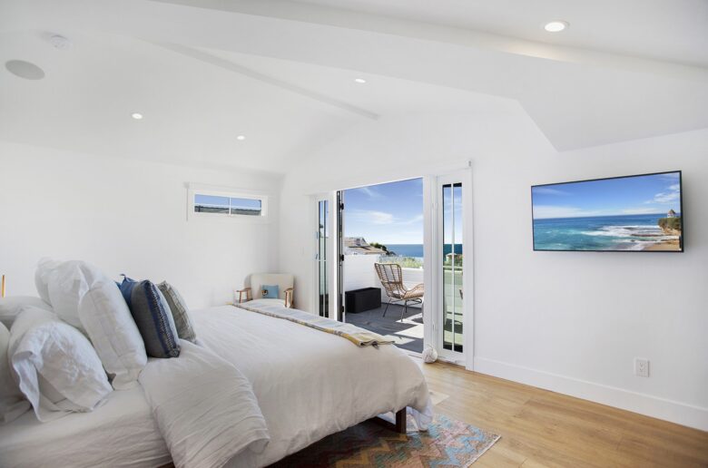 Home Exchange in Laguna Beach, CA, private balcony with water views