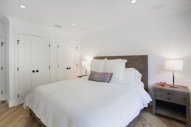 Home Exchange in Laguna Beach, CA, guest bedroom 2 with double closet