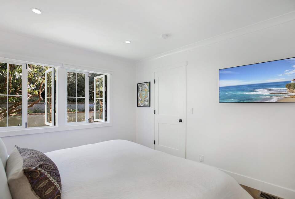 Home Exchange in Laguna Beach, CA, guest bedroom 2 flat screen tv