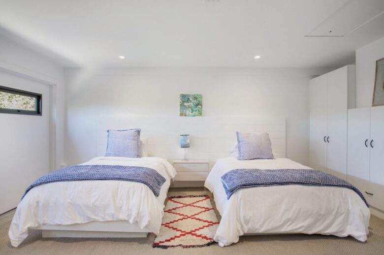 Home Exchange in Laguna Beach, CA, guest bedroom 3 with twin beds
