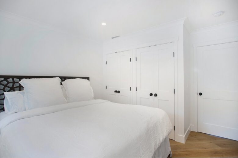 Home Exchange in Laguna Beach, CA, guest bedroom 4 with double closet