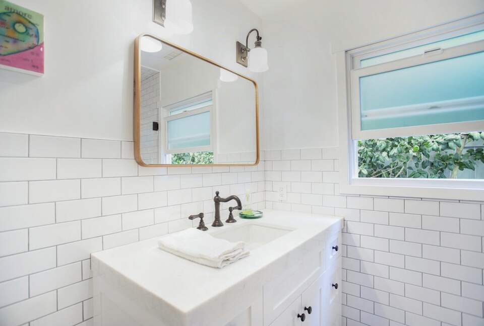 Home Exchange in Laguna Beach, CA, marvelous 3rd guest bathroom