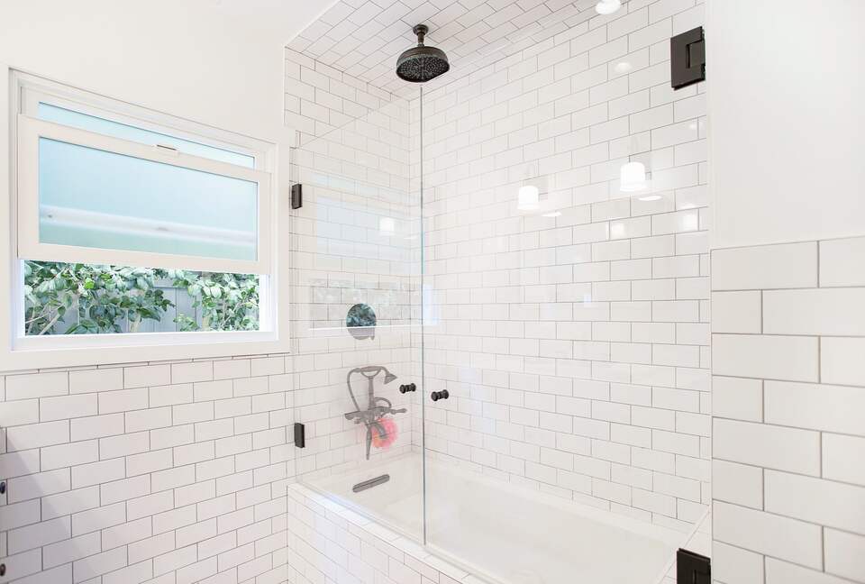 Home Exchange in Laguna Beach, CA, 3rd guest bathroom