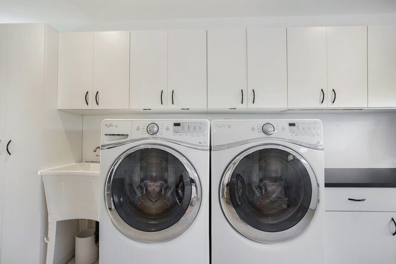 Home Exchange in Laguna Beach, CA, laundry room with sink
