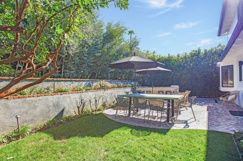 Home Exchange in Laguna Beach, CA, dining table in backyard