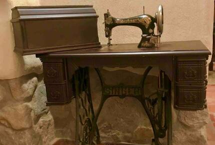 Home Exchange in Urubamba, Cusco, Peru, vintage sewing machine