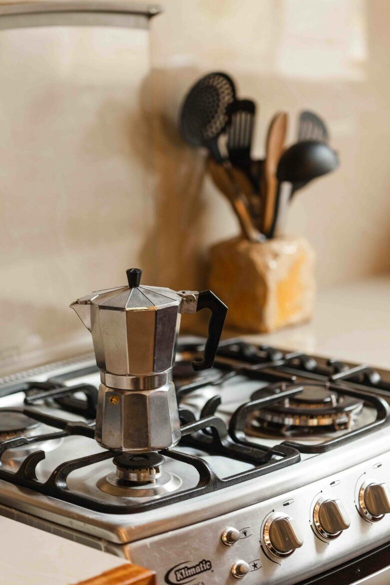 Home Exchange in Urubamba, Cusco, Peru, gas stove with coffee maker