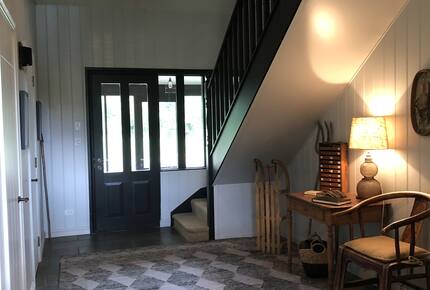 Home Exchange in Yaouk, NSW, Australia, charming foyer and stairs