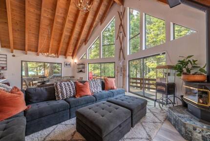 Home Exchange in Tahoma, CA, incredible vaulted ceiling's