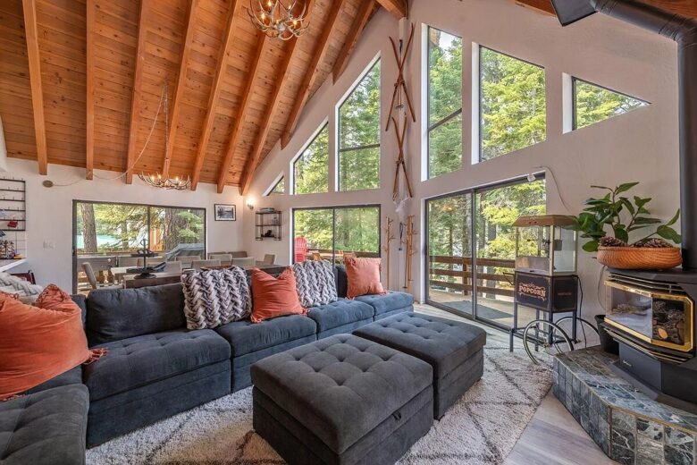 Home Exchange in Tahoma, CA, incredible vaulted ceiling's